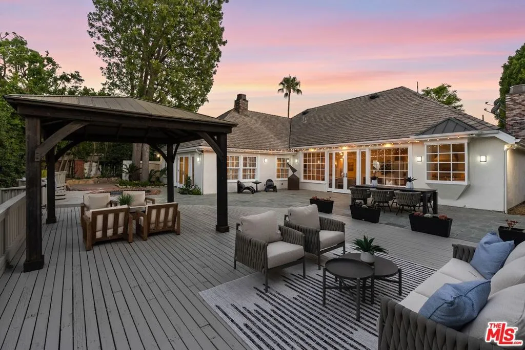 Beverly Hills, California 90210, United States, 4 Bedrooms Bedrooms, ,4 BathroomsBathrooms,Residential,Active,178692