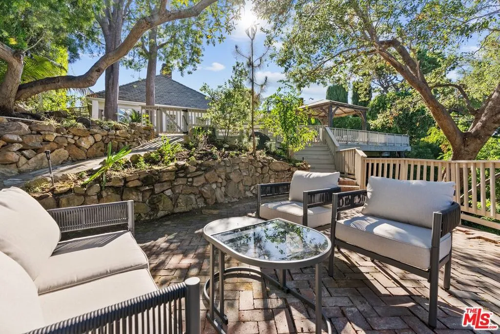 Beverly Hills, California 90210, United States, 4 Bedrooms Bedrooms, ,4 BathroomsBathrooms,Residential,Active,178692