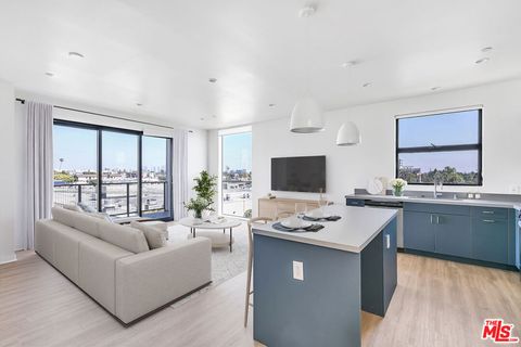 Photo of 747 Lillian Way #5, Los Angeles, CA 90038 (MLS # 25621933)