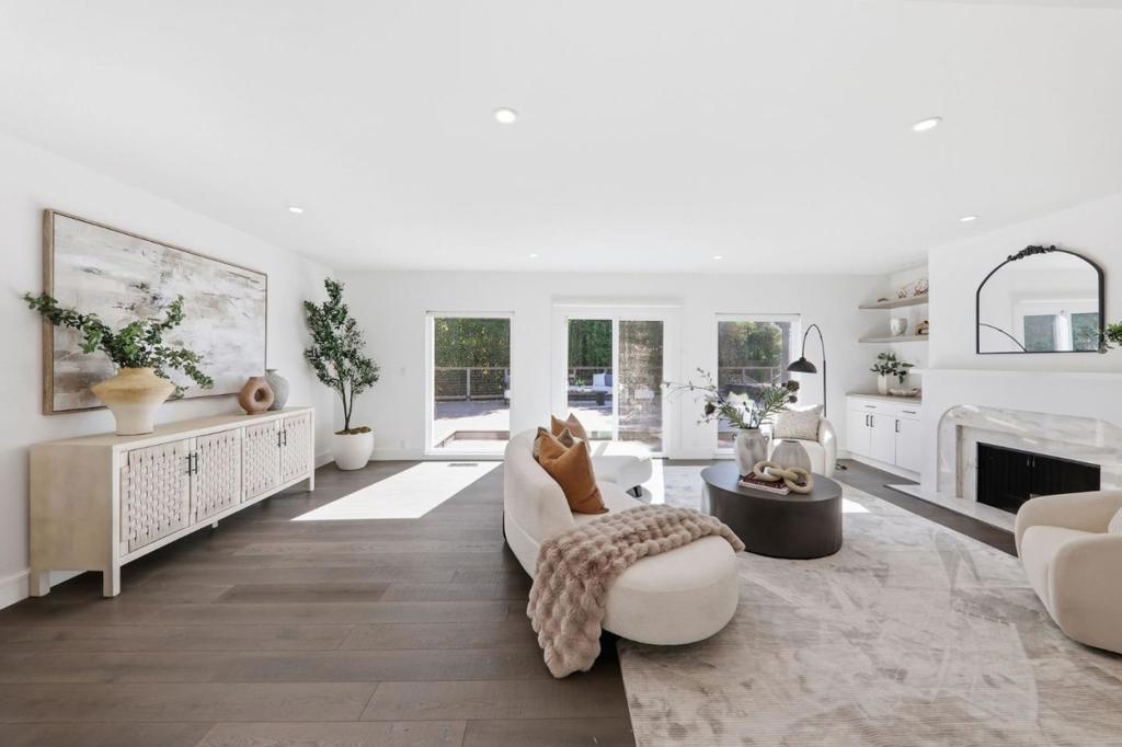 1365 Lakeview Drive