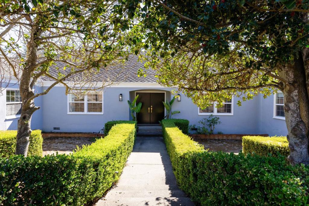 1365 Lakeview Drive