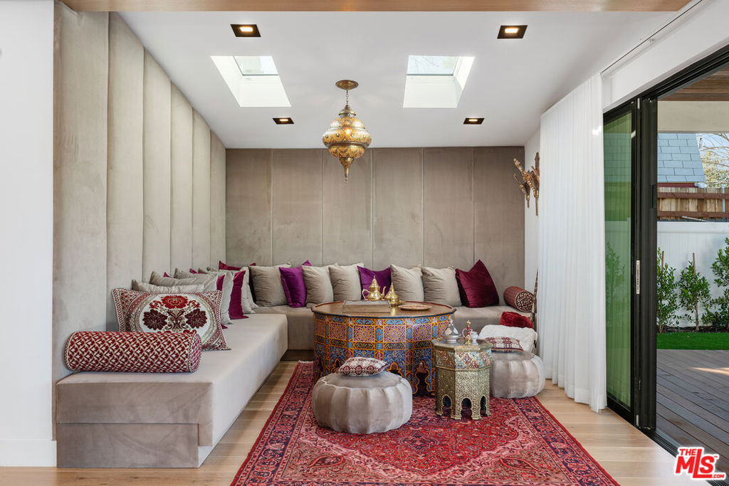 Properties 4 23283 Erwin Street