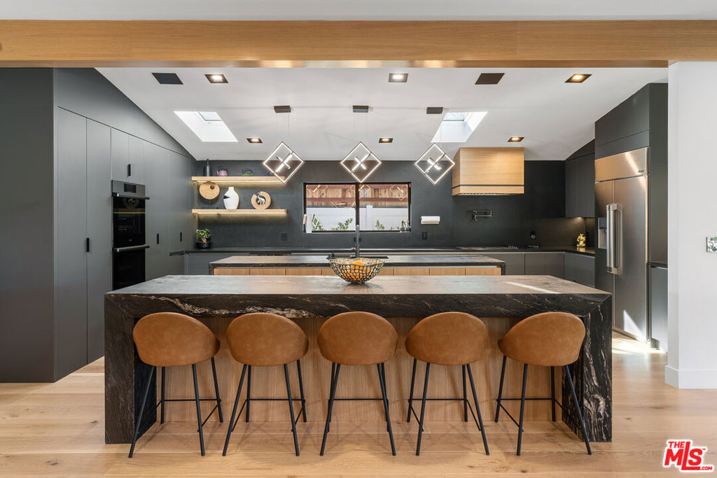 Properties 2 23283 Erwin Street