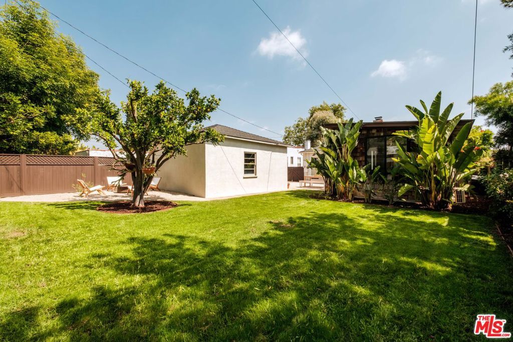 Photo of 239 W Fairview Boulevard, Inglewood, CA 90302 (MLS # 26839249)