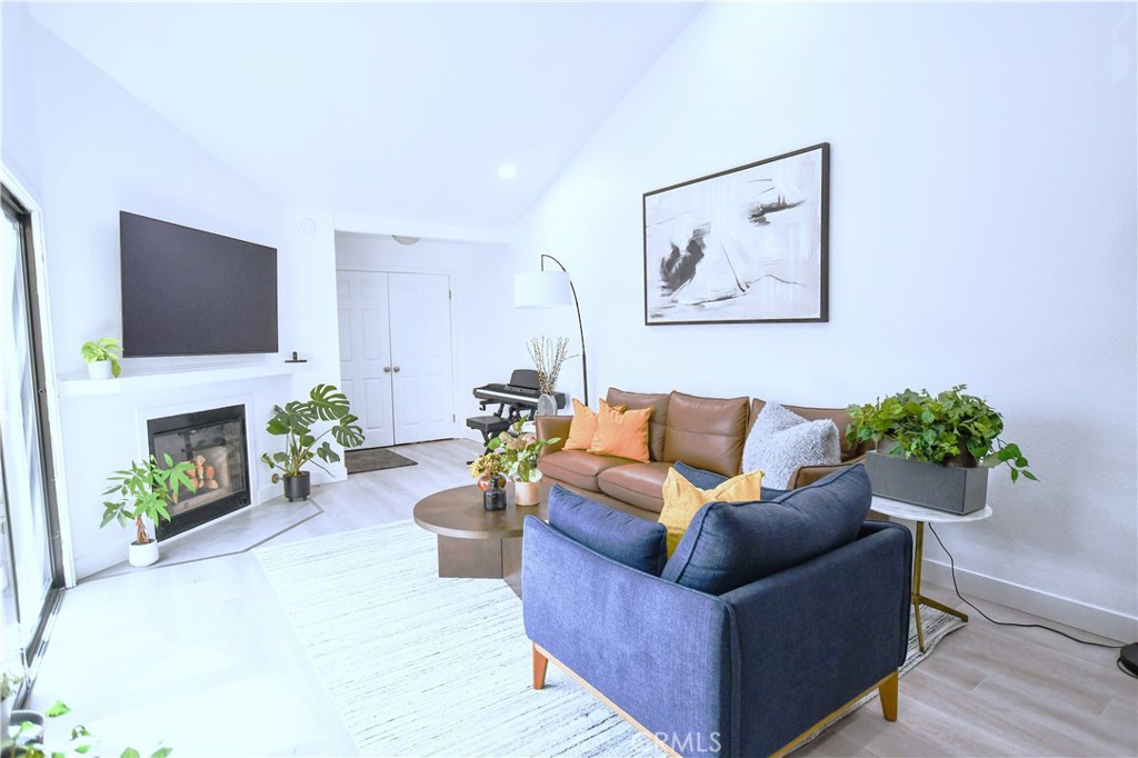 3093 Brea Boulevard 16