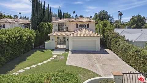 Photo of 22716 Sylvan Street, Woodland Hills, CA 91367 (MLS # 26995451)