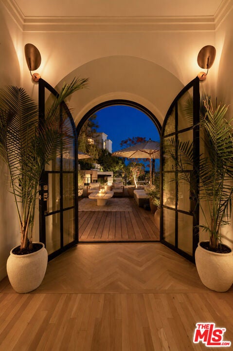 8855 Hollywood Boulevard
