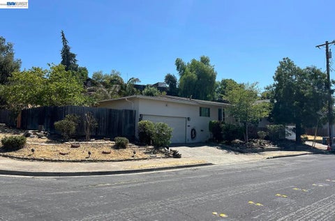 Photo of 632 Shaddick DR, Antioch, CA 94509 (MLS # 41145519)