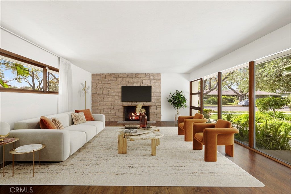 1125 E Burlinghall
