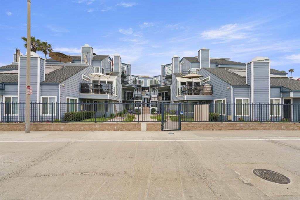 804 N The Strand 11