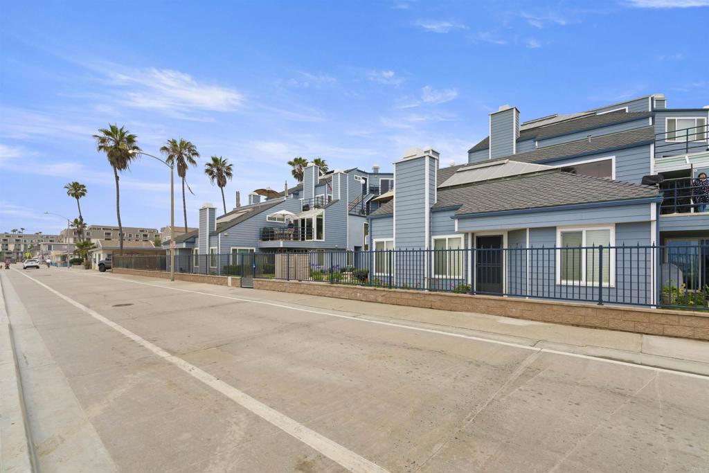 804 N The Strand 11