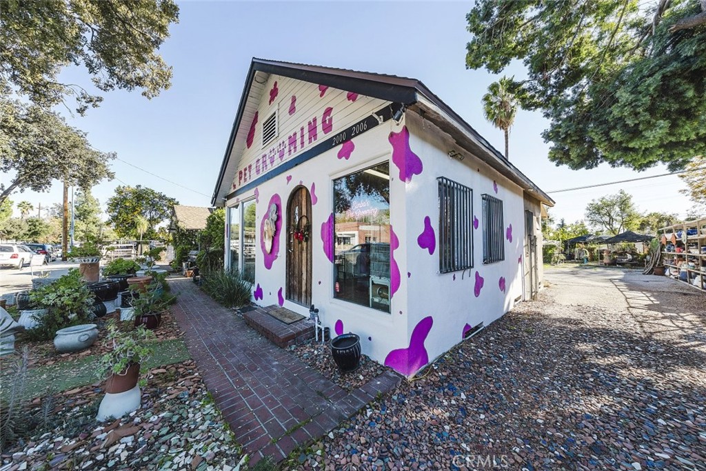 2006 E Foothill Boulevard