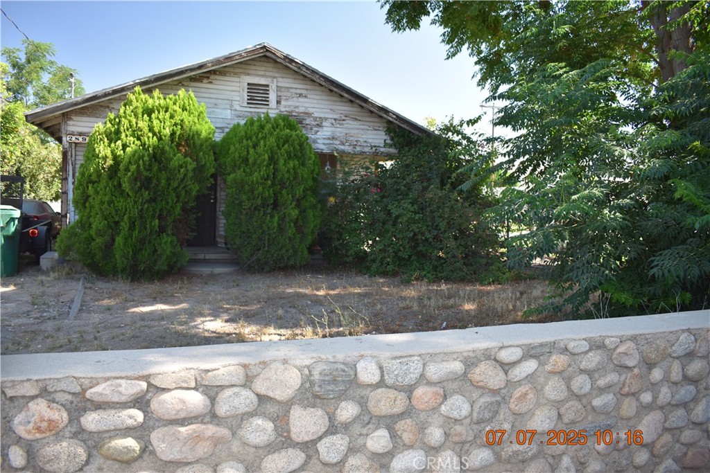 EXCELLENT INVESTMENT PROPERTY WITH LOTS MORE ROOM TO REBUILT OR EXPAND. LOCATED IN AN AREA OF HIGHLAND THAT HAS A MOUNTAIN VIEW RANGE. CLOSE ACCESS TO FREEWAY, MARKETS, SHOPPING AND LOCAL RESTAURANTS AND ENTERAINMENT.
PROPERTY BEING SOLD AS-IS, NO REPAIRS WILL BE DONE. BUYER TO DO THERE OWN DUE DILIGENCE...
