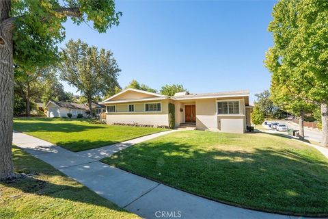Photo of 25085 Highspring Ave, Newhall, CA 91321 (MLS # SR25247611) Photo of 25085 Highspring Ave, Newhall, CA 91321 (MLS # SR25247611)