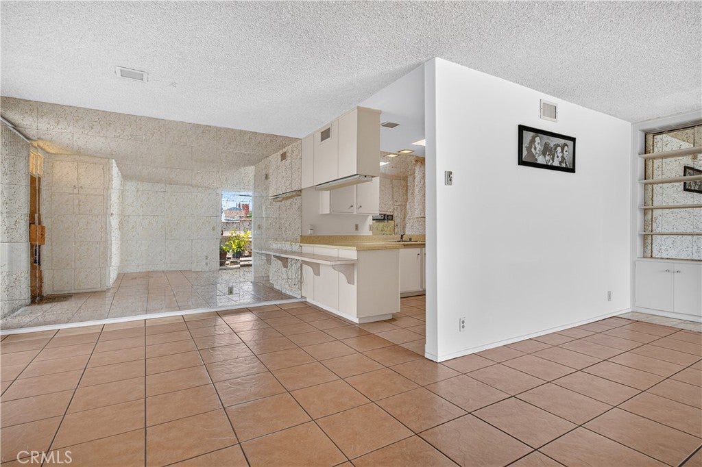 777 E Valley 136