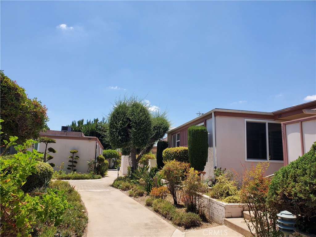 777 E Valley