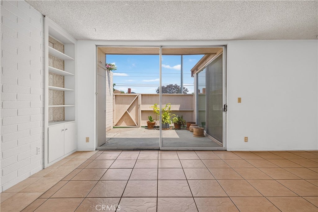 777 E Valley 136