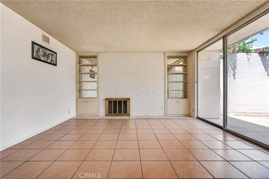 777 E Valley 136
