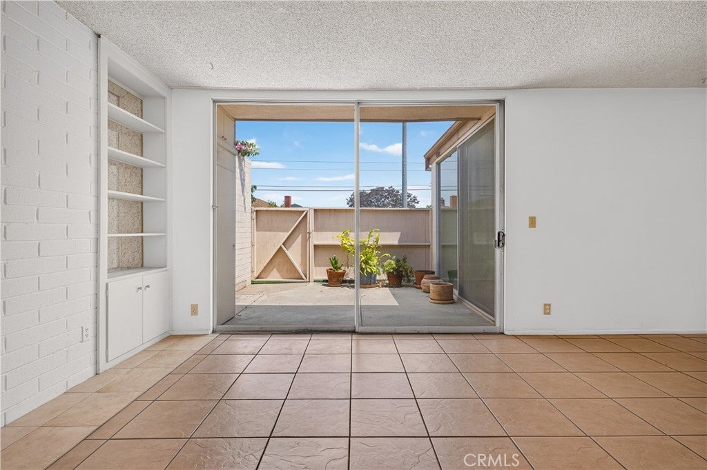 777 E Valley 136