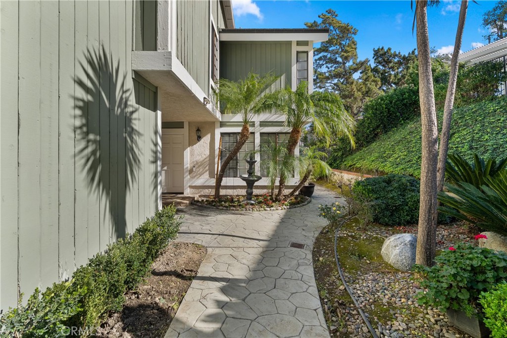 5810 E Mountain Loop