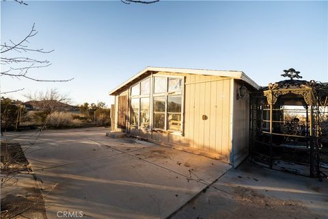 Photo of 10374 Olivine Rd, Victorville, CA 92392 (MLS # HD26011794)