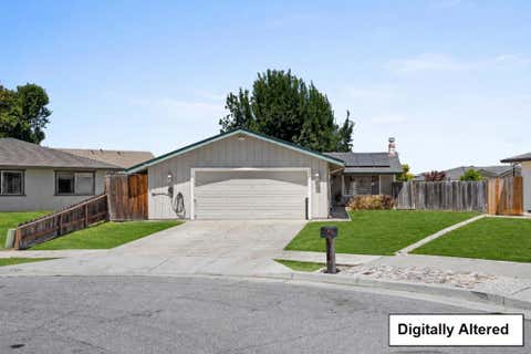 Photo of 930 Apple Court, Hollister, CA 95023 (MLS # ML82055355)