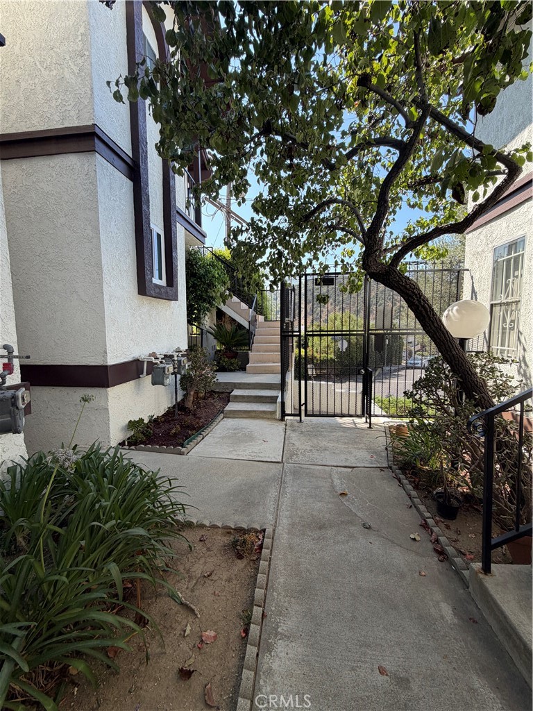 149 S Avenue 54 13
