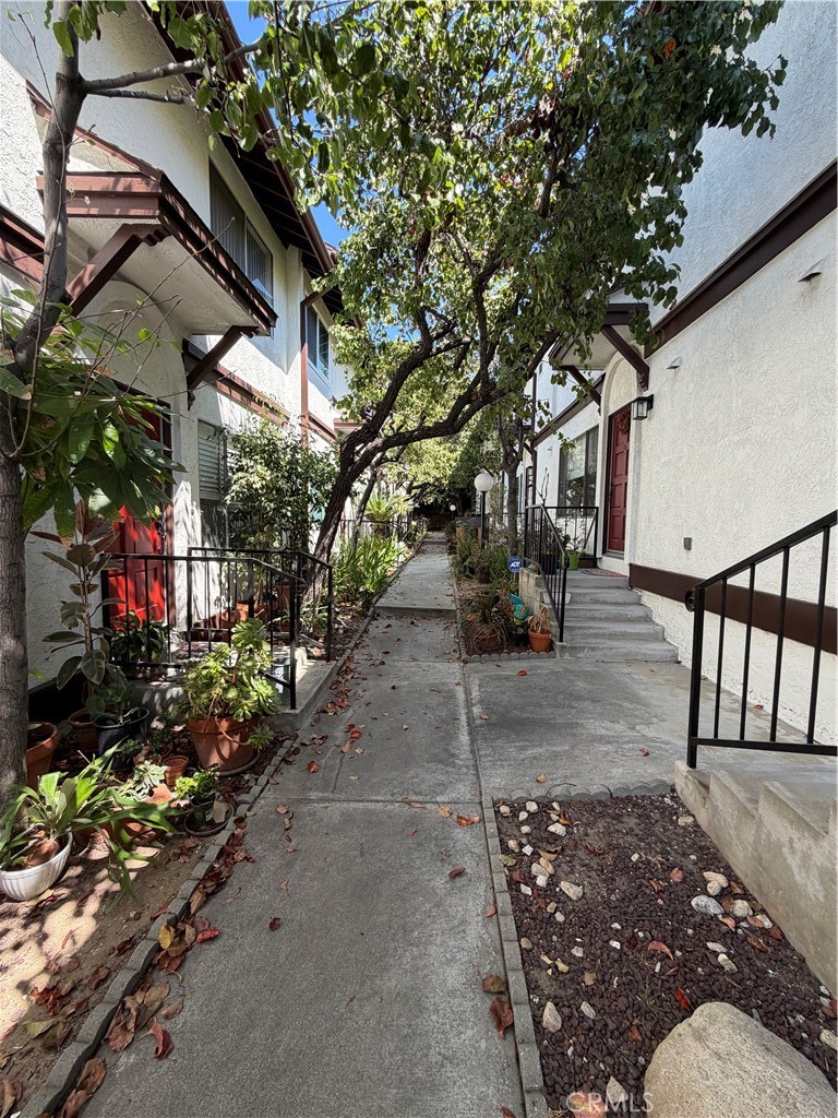 149 S Avenue 54 13