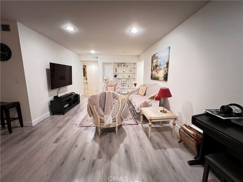 15335 Magnolia Sherman Oaks CA 91403