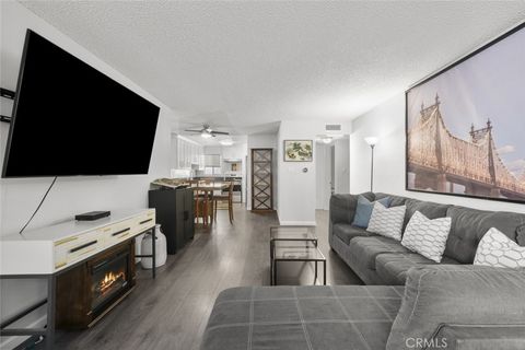 Photo of 18555 Collins Street #C18, Tarzana, CA 91356 (MLS # SR26046887)