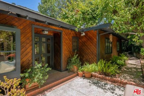 Photo of 3266 Mandeville Canyon Road, Los Angeles, CA 90049 (MLS # 26635745)