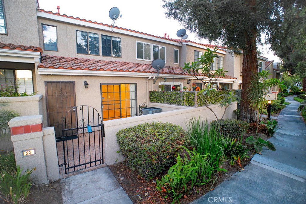 Welcome to Villa Paloma, a desirable community in Rancho Cucamonga. This well-kept one-bedroom, one-and-a-half-bathroom condo offers a functional and inviting layout.
The main floor features an open living with plenty of natural light, along with a convenient half bath for guests. The kitchen provides ample cabinetry and counter space. Upstairs, the spacious bedroom includes a full bathroom and generous closet storage.
This home comes with one covered carport space and an additional uncovered parking space. Villa Paloma offers residents beautifully maintained grounds, a sparkling pool, and a central location near shopping, dining, schools, and easy freeway access.
An excellent opportunity to own a home in one of Rancho Cucamonga’s most convenient communities.