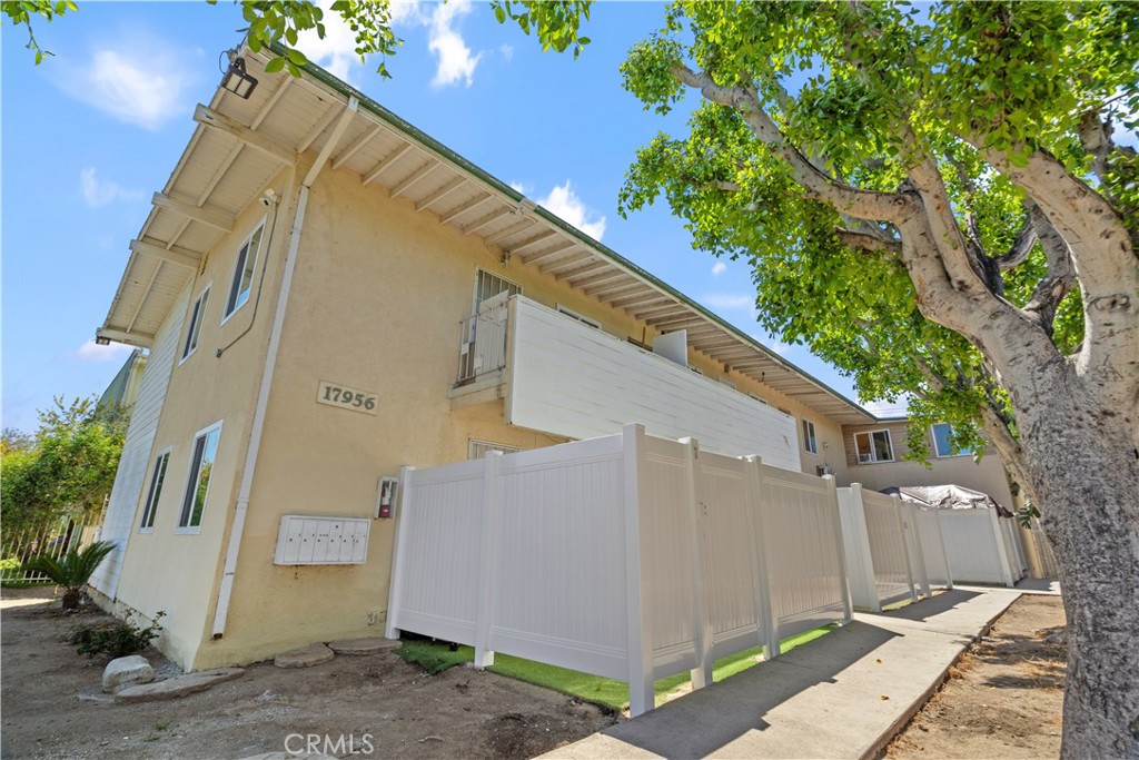 17956 Schoenborn Street
