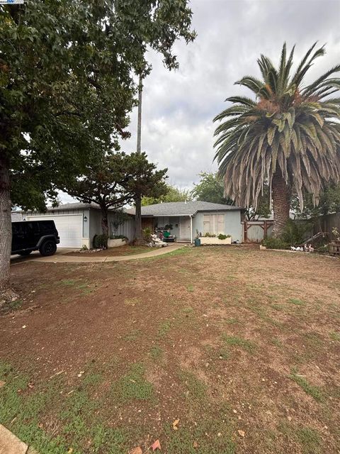 Photo of 5503 Nebraska Drive Dr, Concord, CA 94521 (MLS # 41118306)