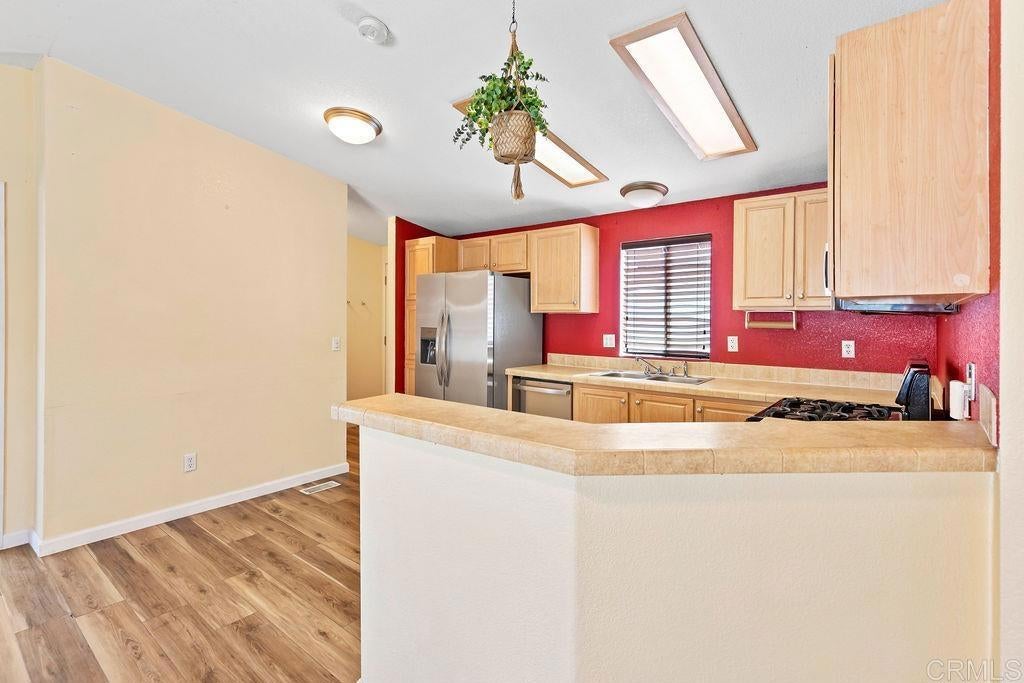 300 Thornton Dr 5