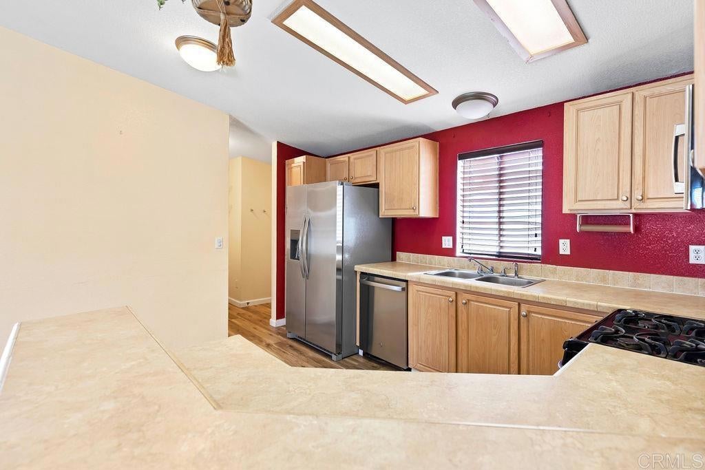 300 Thornton Dr 5