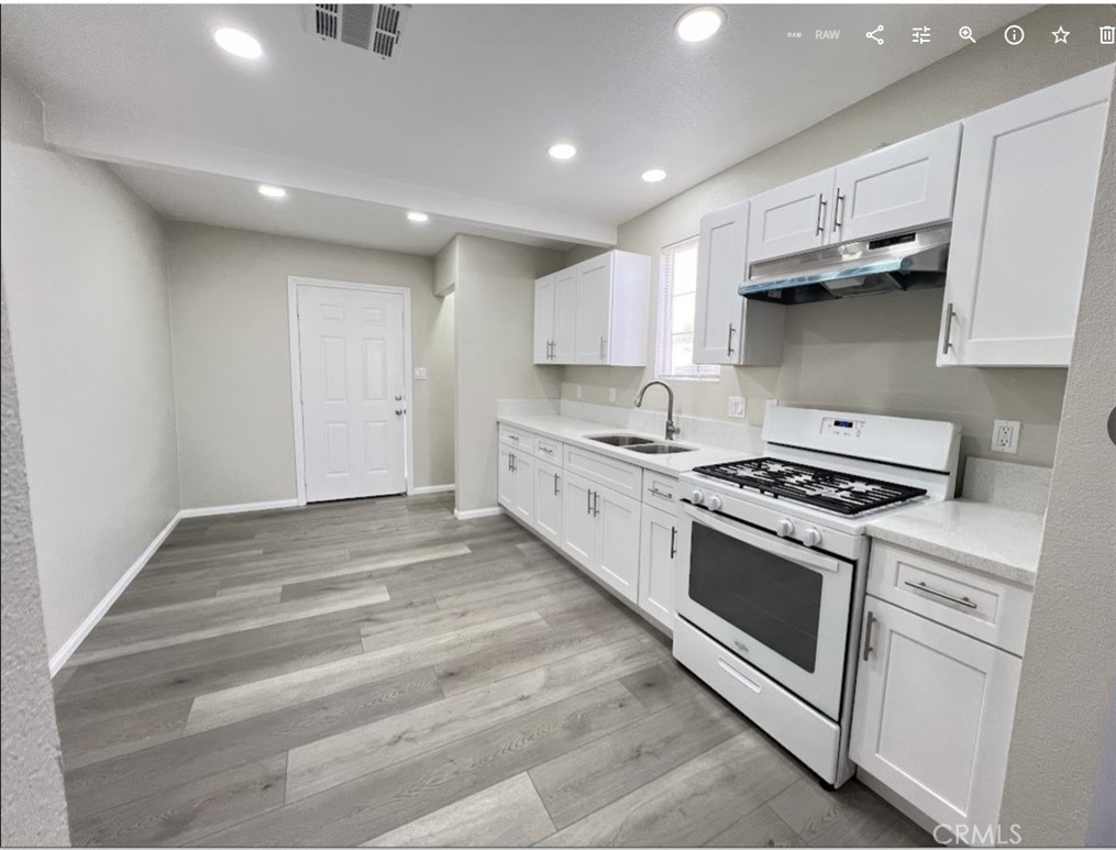 1440 W Grand