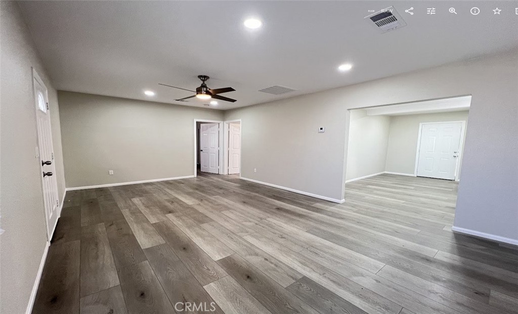 1440 W Grand