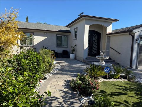 Photo of 8126 Matilija, Panorama City, CA 91402 (MLS # SR26009982)