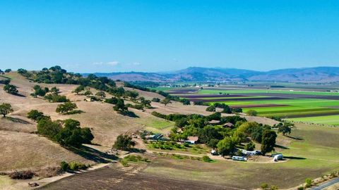 Photo of 547 Mission Vineyard Road, San Juan Bautista, CA 95045 (MLS # ML82023814)