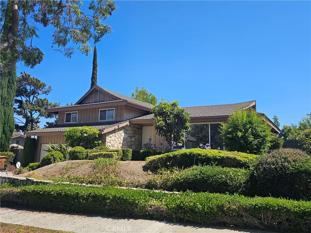 A Popular Tri-Level Home in Sunny Hills on Huge Corner Lot over 11,000 SQ, Laminate wood floor ,Bright and airy open floor plan, Beautiful upgraded kitchen, Step Down Cozy Family Room, This lovely home also has a 2 attached garage, Great Schools (Sunny Hills Hs. Parks Jhs.)