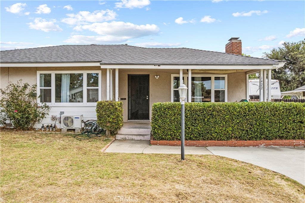1422 N Sultana