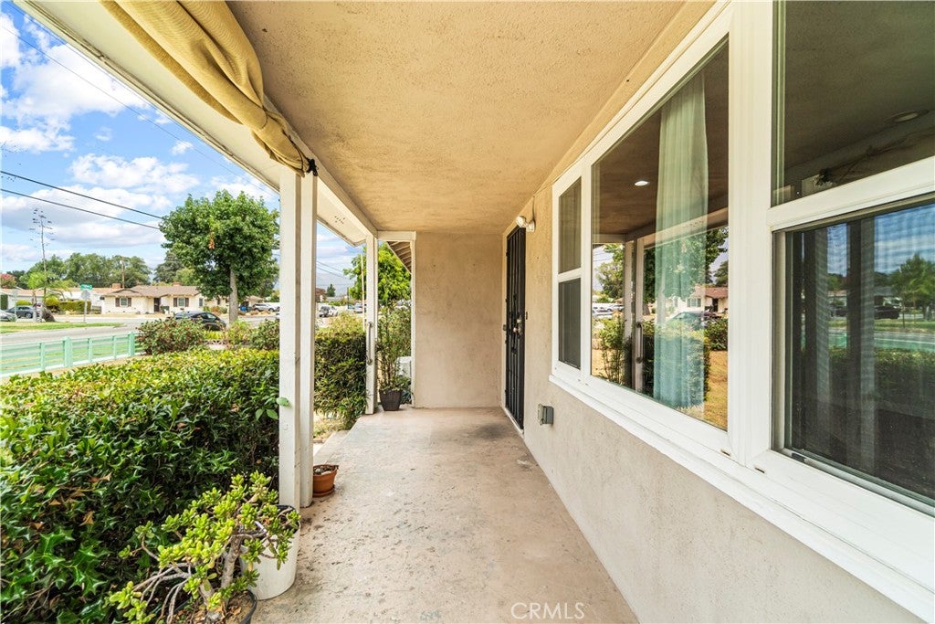 1422 N Sultana