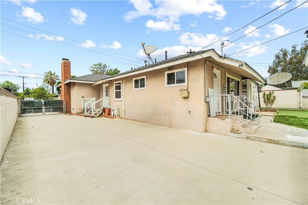 1422 N Sultana