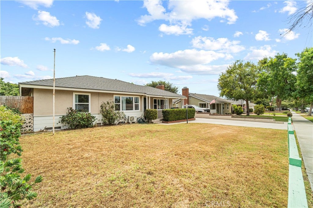1422 N Sultana
