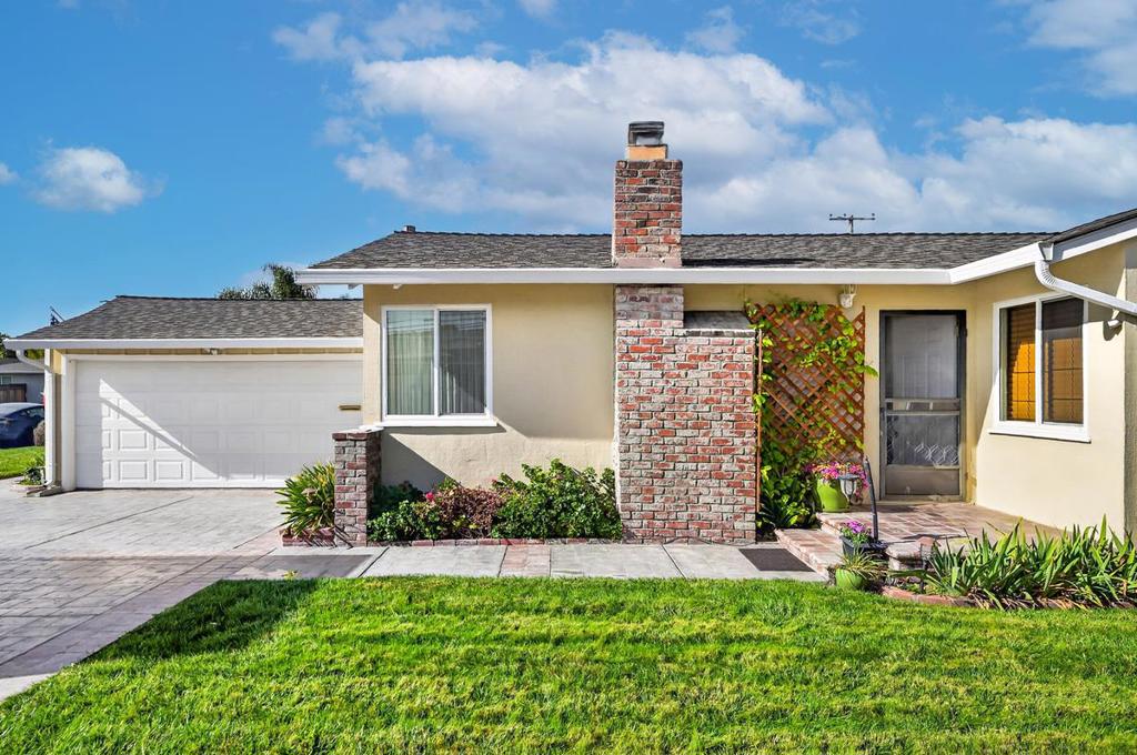 3021 Santa Maria Avenue