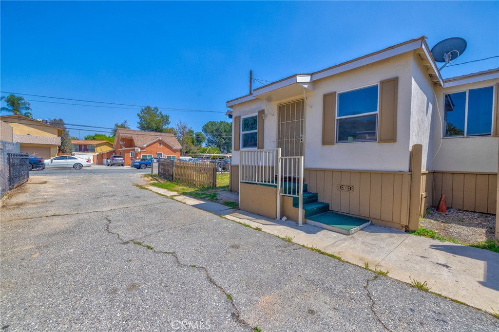164 S Santa Fe Avenue