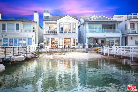 Photo of 421 E Edgewater Avenue, Newport Beach, CA 92661 (MLS # 26855253)