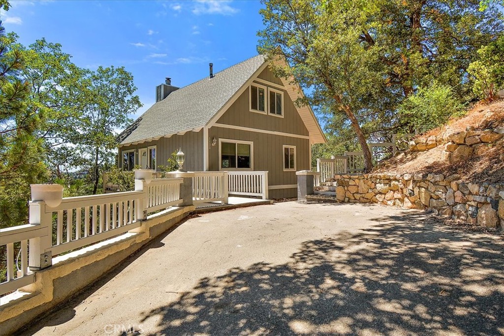 Available for rent in Lake Arrowhead. 3 bed, 2.5 bath with den space or possible 4th bedroom. Parking for 3-4 cars. Located on the Yukon access road.