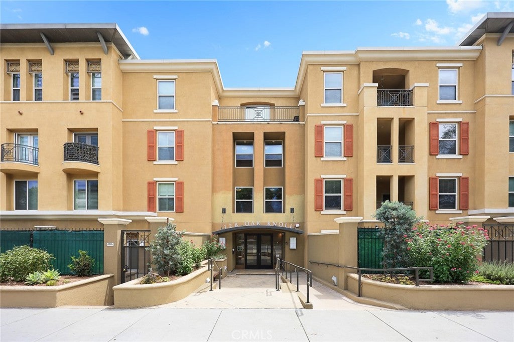 128 N Oak Knoll 206